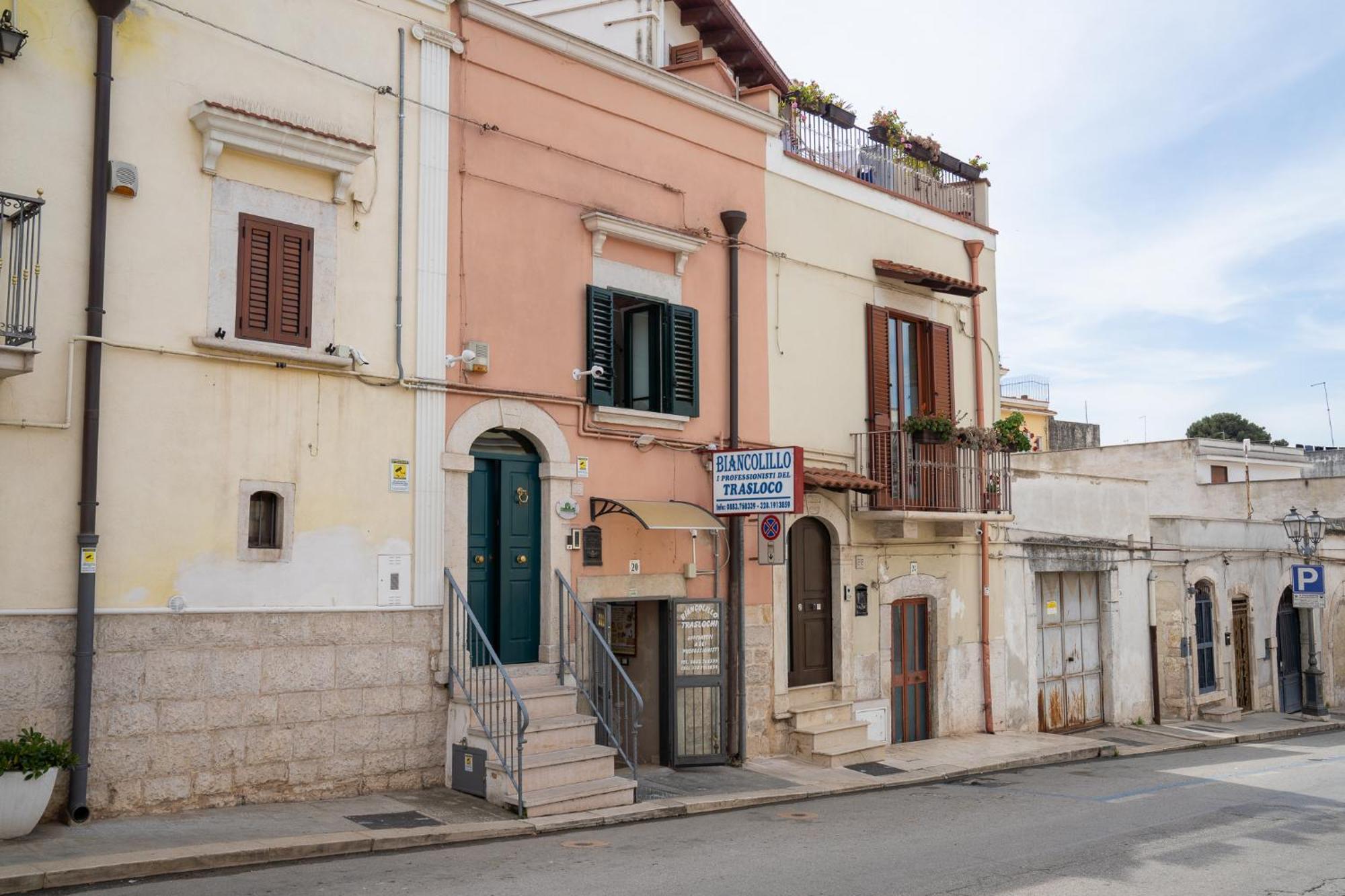 San Lorenzo House *